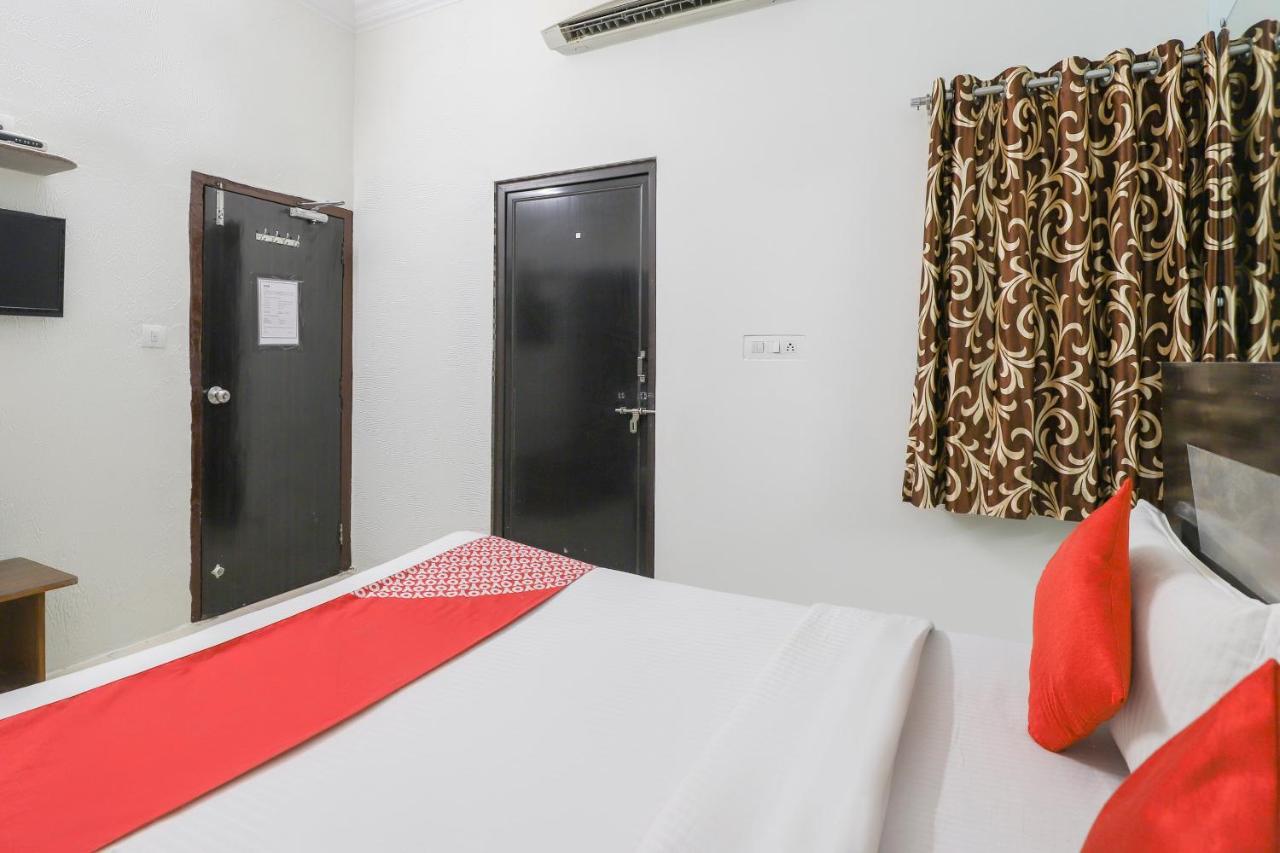 Hotel Jasmine 阿穆达巴 外观 照片