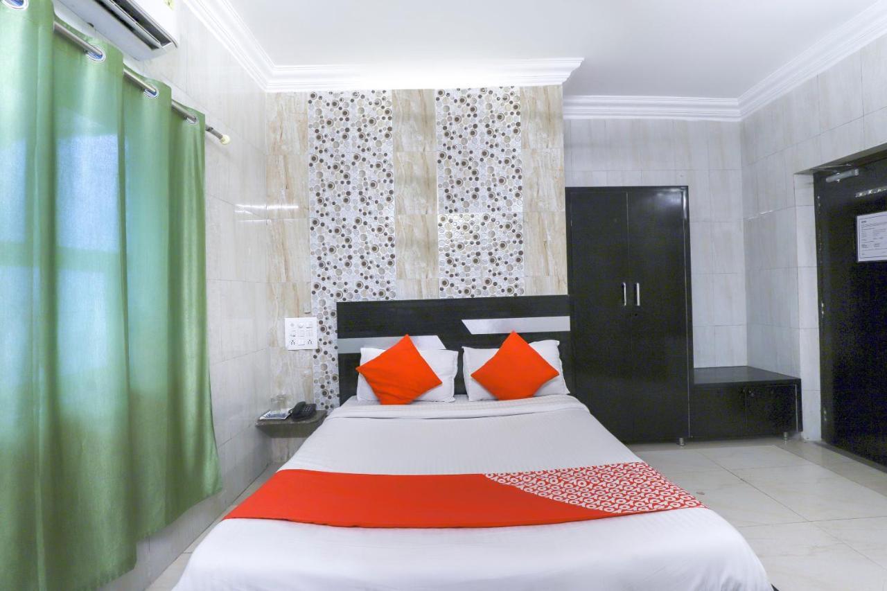 Hotel Jasmine 阿穆达巴 外观 照片