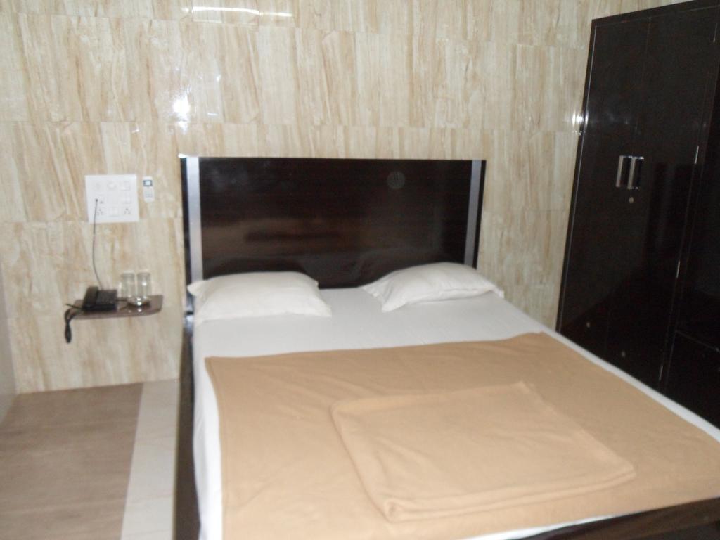 Hotel Jasmine 阿穆达巴 外观 照片