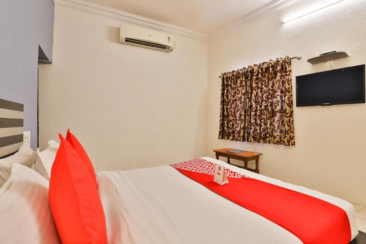 Hotel Jasmine 阿穆达巴 外观 照片