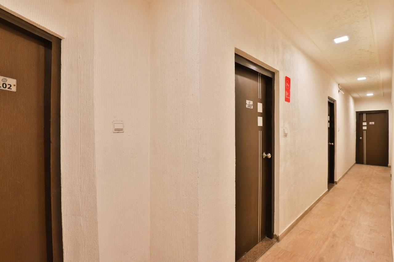 Hotel Jasmine 阿穆达巴 外观 照片